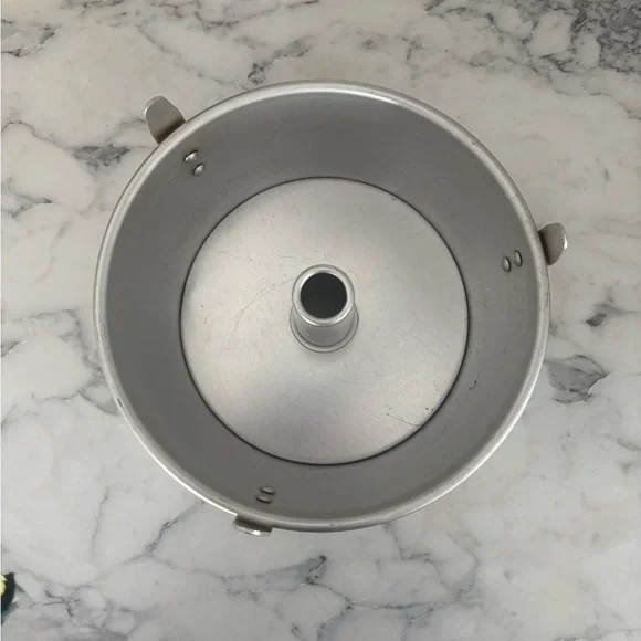 Silver Non-Stick Cake Pan 7” - Picture 2 of 5